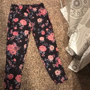 American Eagle Floral Pants! Size Medium!